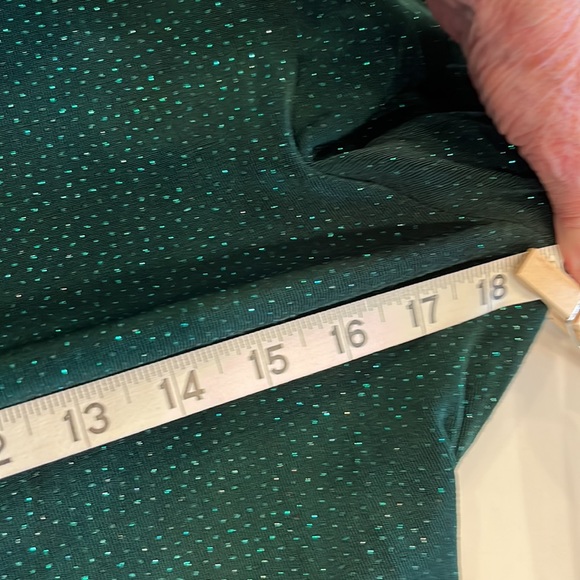 Susan Roselli for Vijack. Emerald color evening gown. Open back long sleeves - Picture 11 of 16